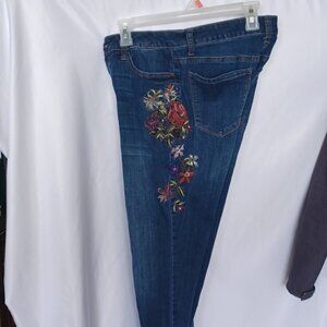 Stitch Star Jean embroidered flowers on both legs size 6, stretchy